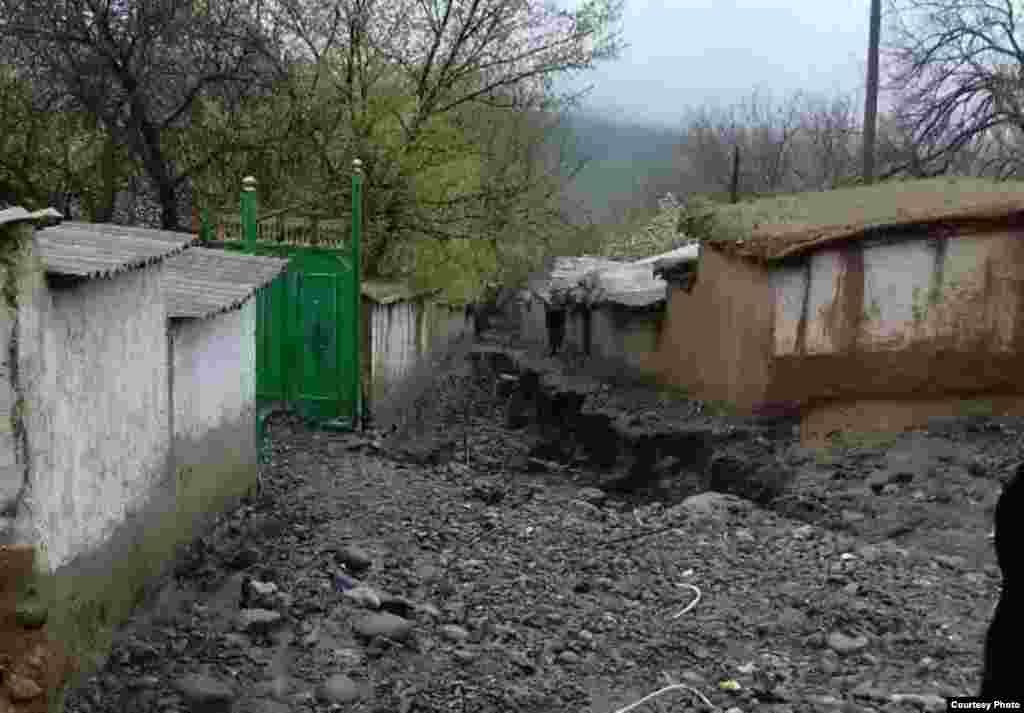 Tajikistan -- Shuroobod after floods, 21Apr2017